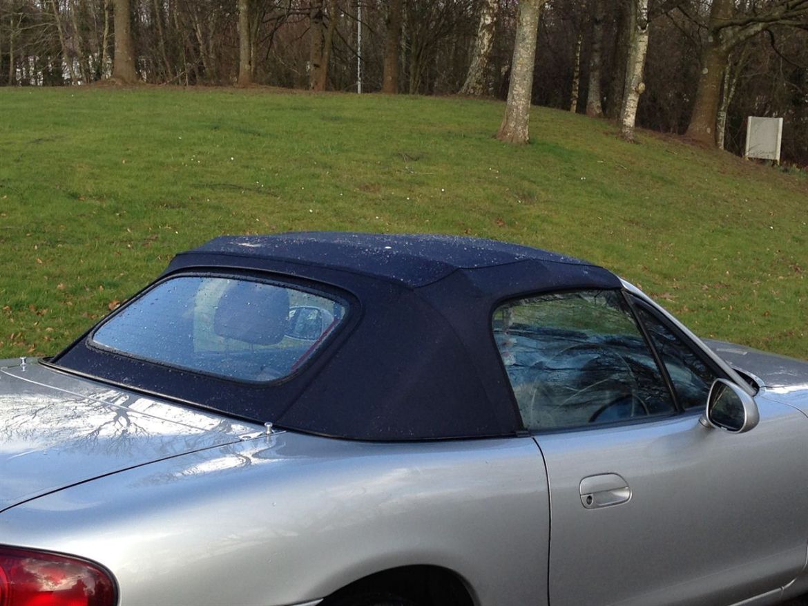 Picture of MX5 MK2 Glass Window Hood (H560E)